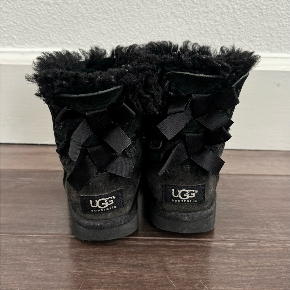 UGG Kids Black Bailey Bow. Size 8US Toddler. Pre-loved ❤️